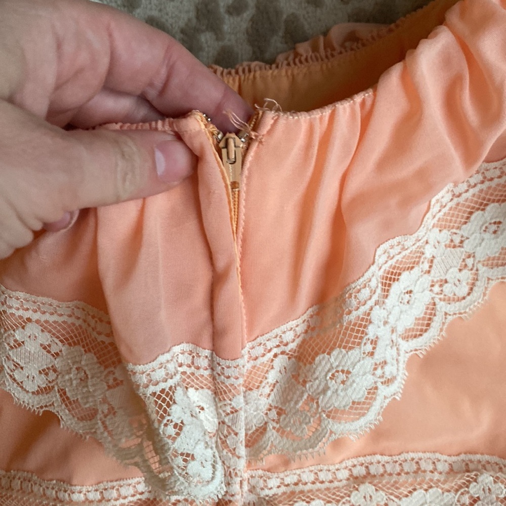 Handmade Vintage Peach and Cream Off the Shoulder Lace Dress, size XS - Picture 6 of 9